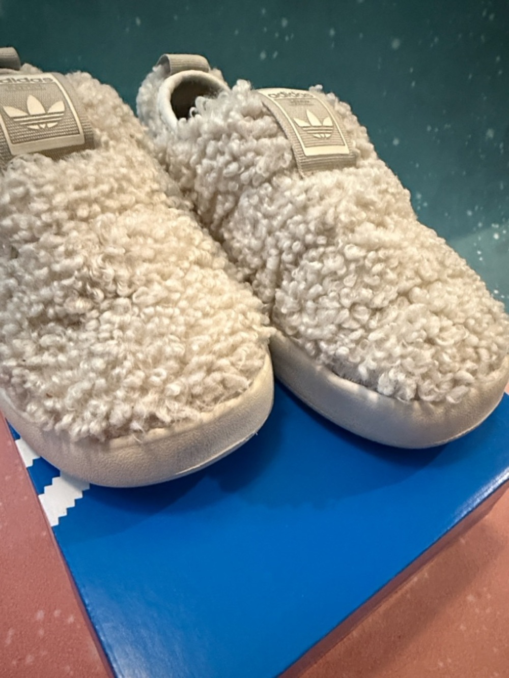 adidas toddler Kids Sherpa Slip-On Sneakers in Cream 12.5k puffylette 360 c - Picture 8 of 8